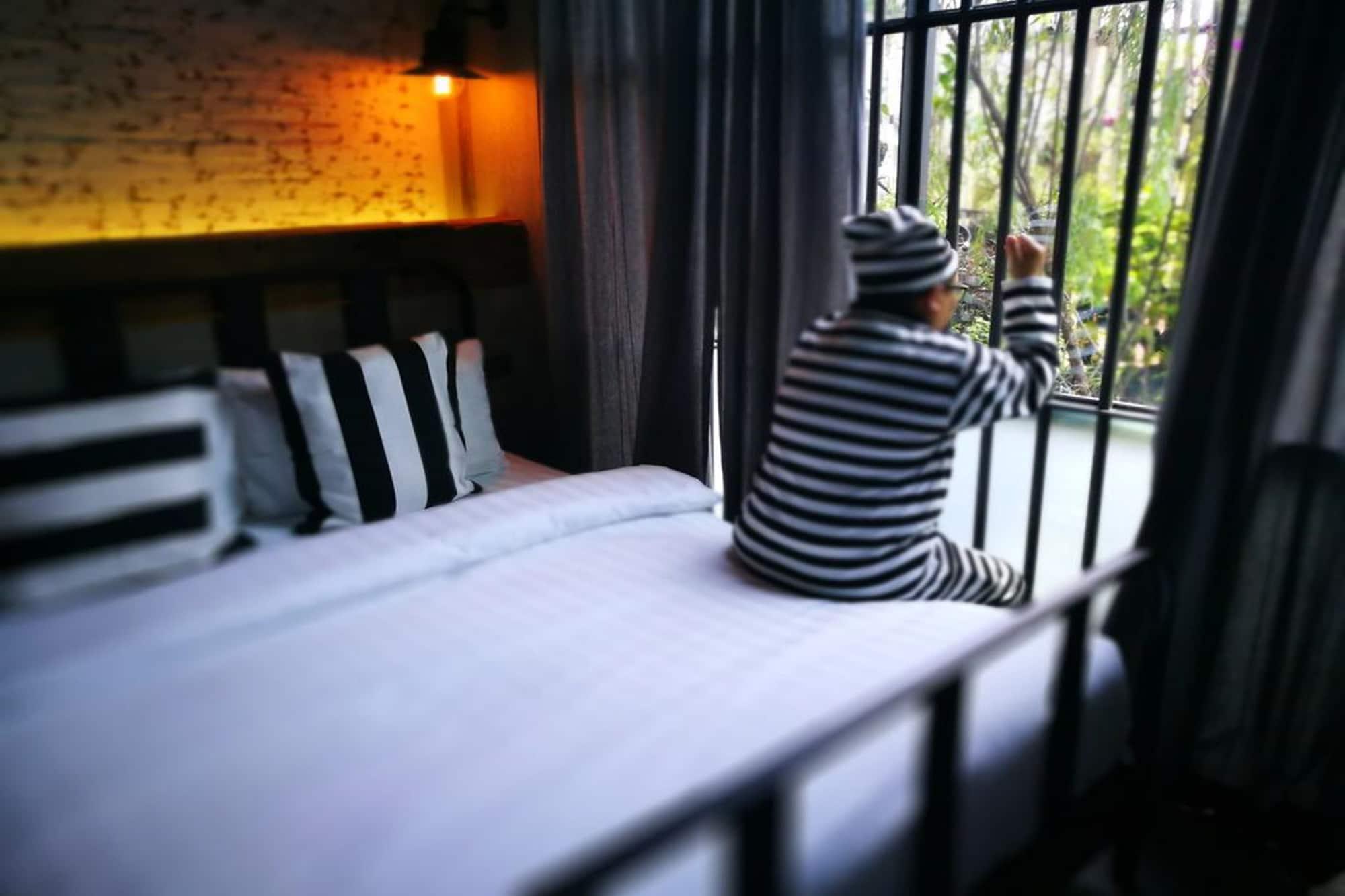 Sook Station Hostel Bangkok Exterior photo